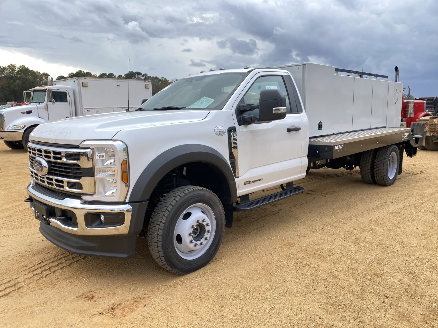 2024 Ford F-550 Equipment Image0