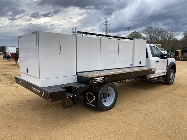Image of Ford F-550 equipment image 2