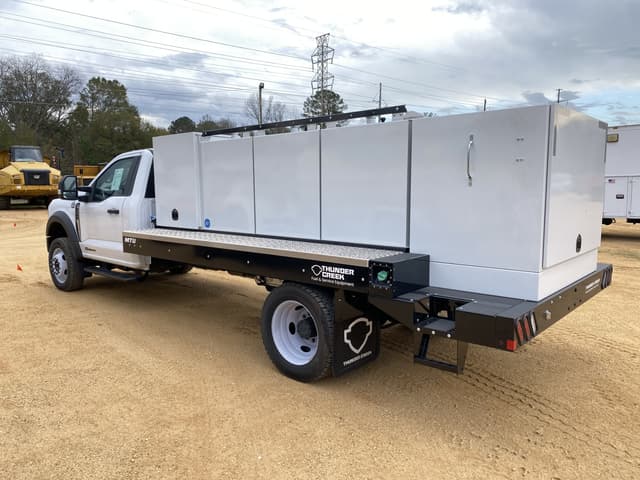 Image of Ford F-550 equipment image 1