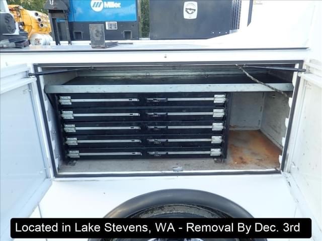 Image of Ford F-600 equipment image 4