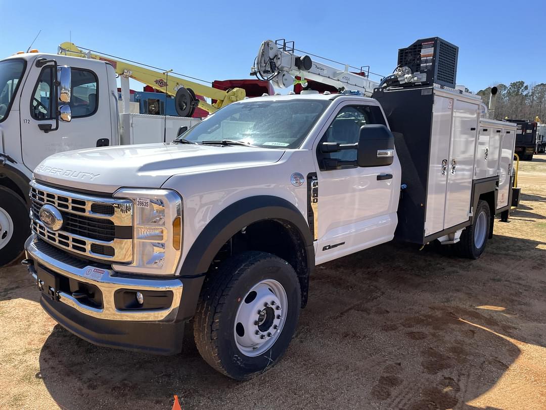 Image of Ford F-600 Primary image