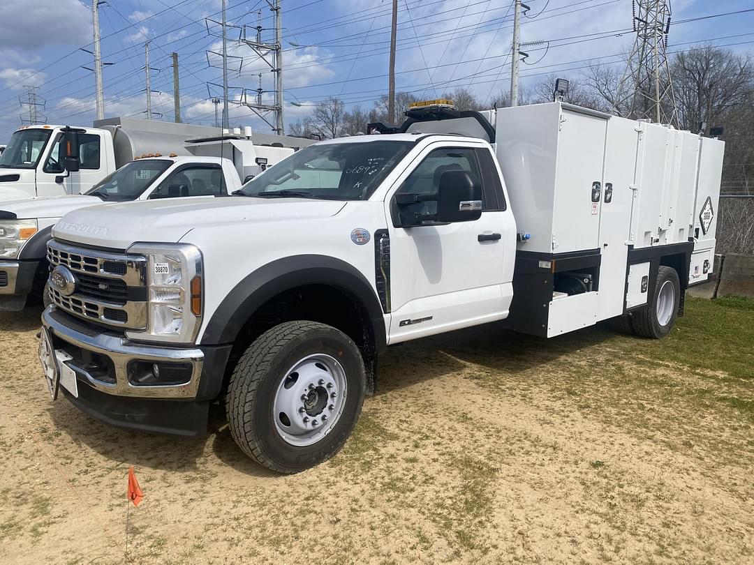 Image of Ford F-600 Primary image