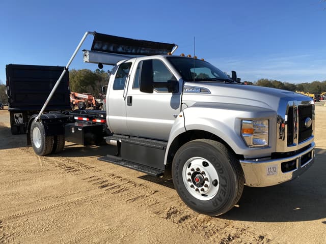 Image of Ford F-750 equipment image 3