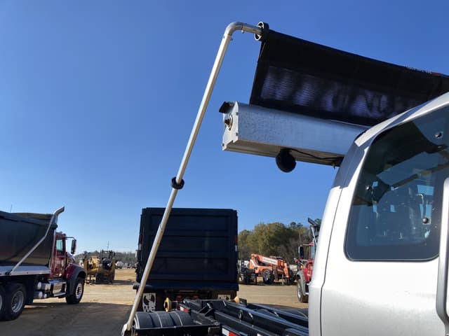 Image of Ford F-750 equipment image 4