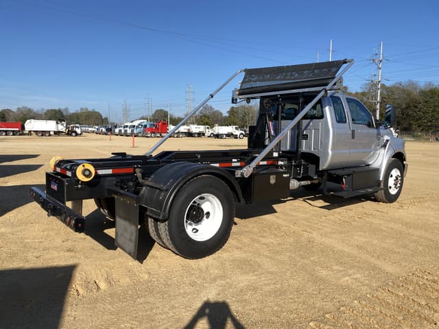Image of Ford F-750 equipment image 2