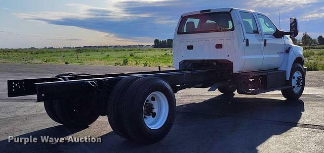 Image of Ford F-750 equipment image 4