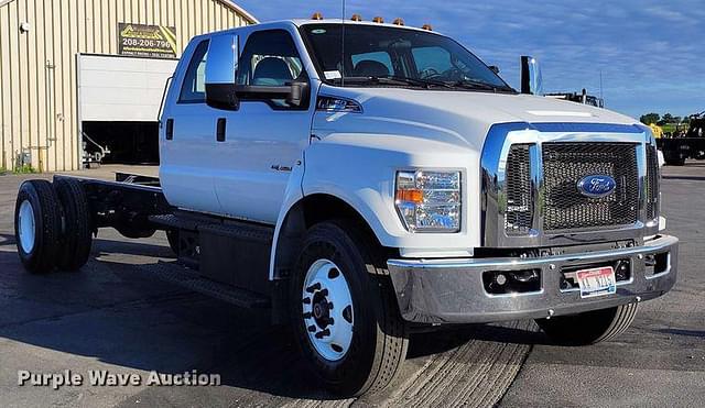 Image of Ford F-750 equipment image 2