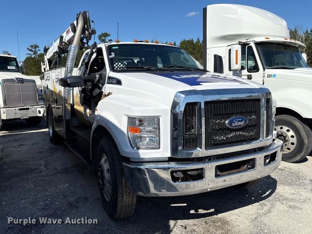 Image of Ford F-750 equipment image 2
