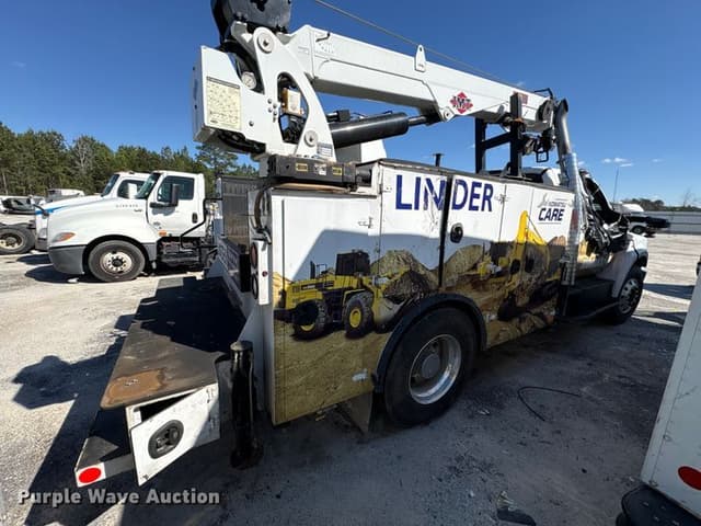Image of Ford F-750 equipment image 3