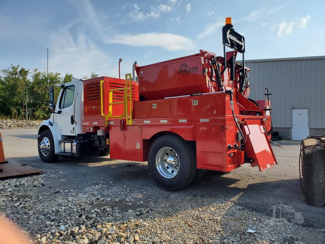 Image of Freightliner Business Class M2 106 Image 1