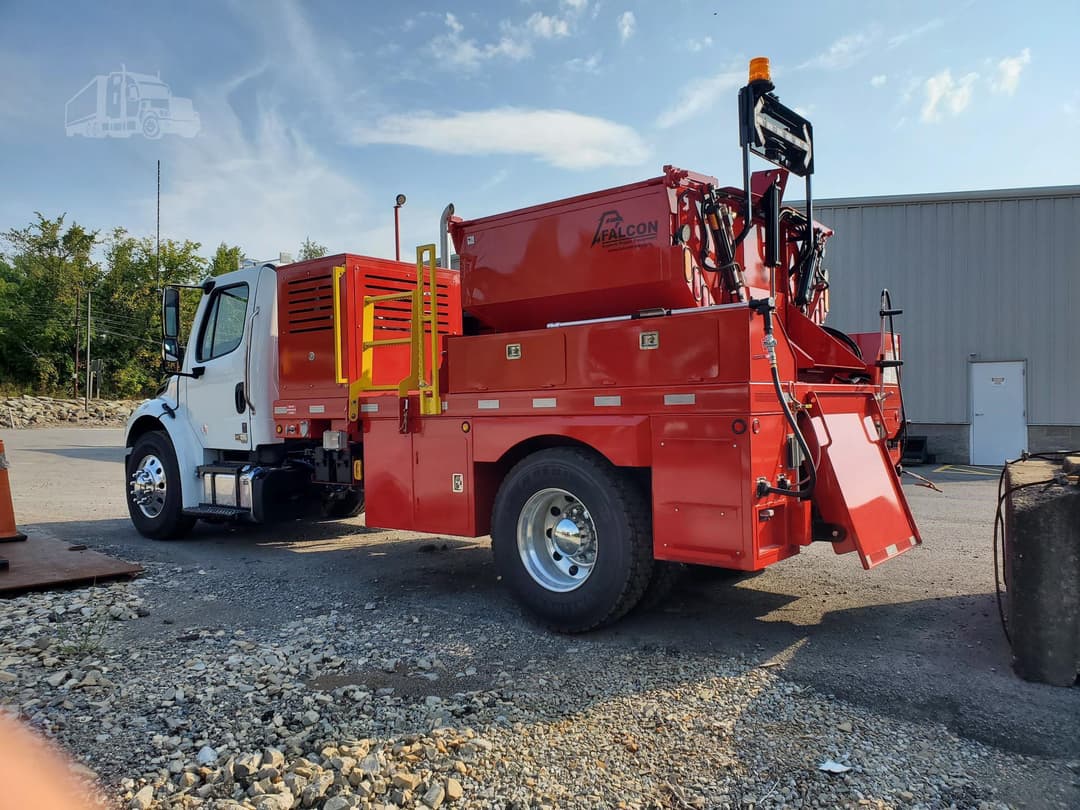 Image of Freightliner Business Class M2 106 Image 1