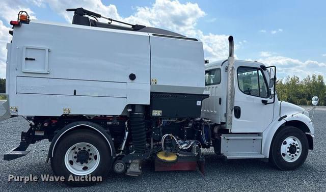 Image of Freightliner Business Class M2 equipment image 3