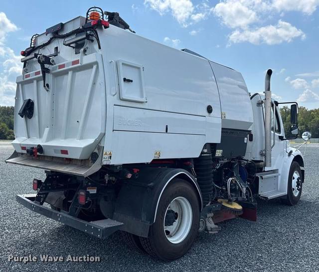 Image of Freightliner Business Class M2 equipment image 4