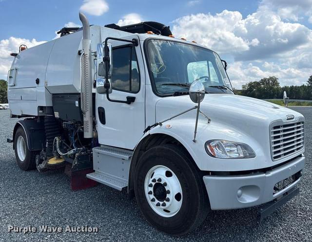 Image of Freightliner Business Class M2 equipment image 2