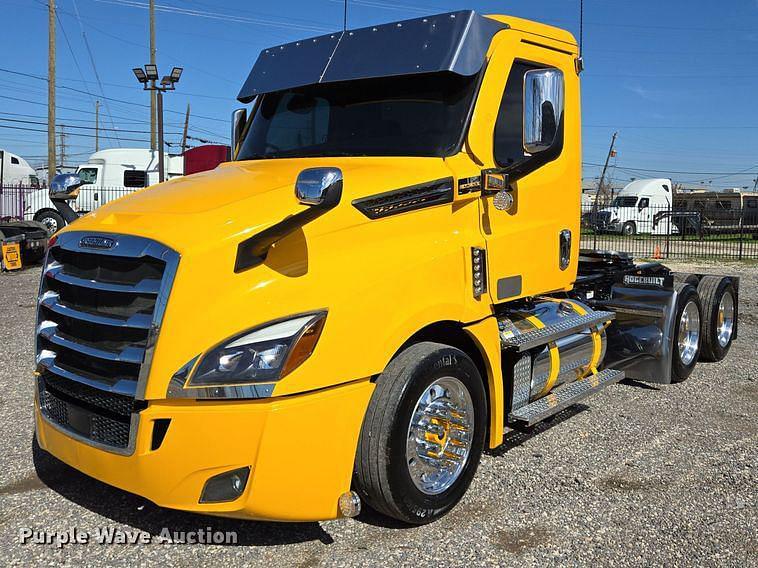 Image of Freightliner Cascadia 126 Primary image