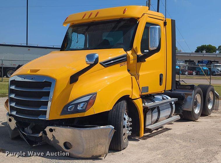 Image of Freightliner Cascadia 126 Primary image