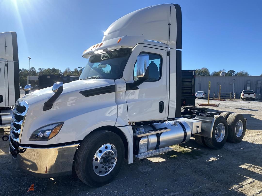 Image of Freightliner Cascadia Primary image