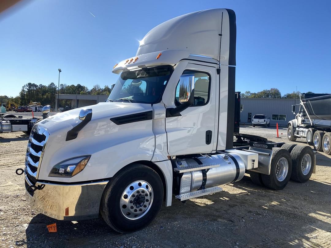 Image of Freightliner Cascadia Primary image