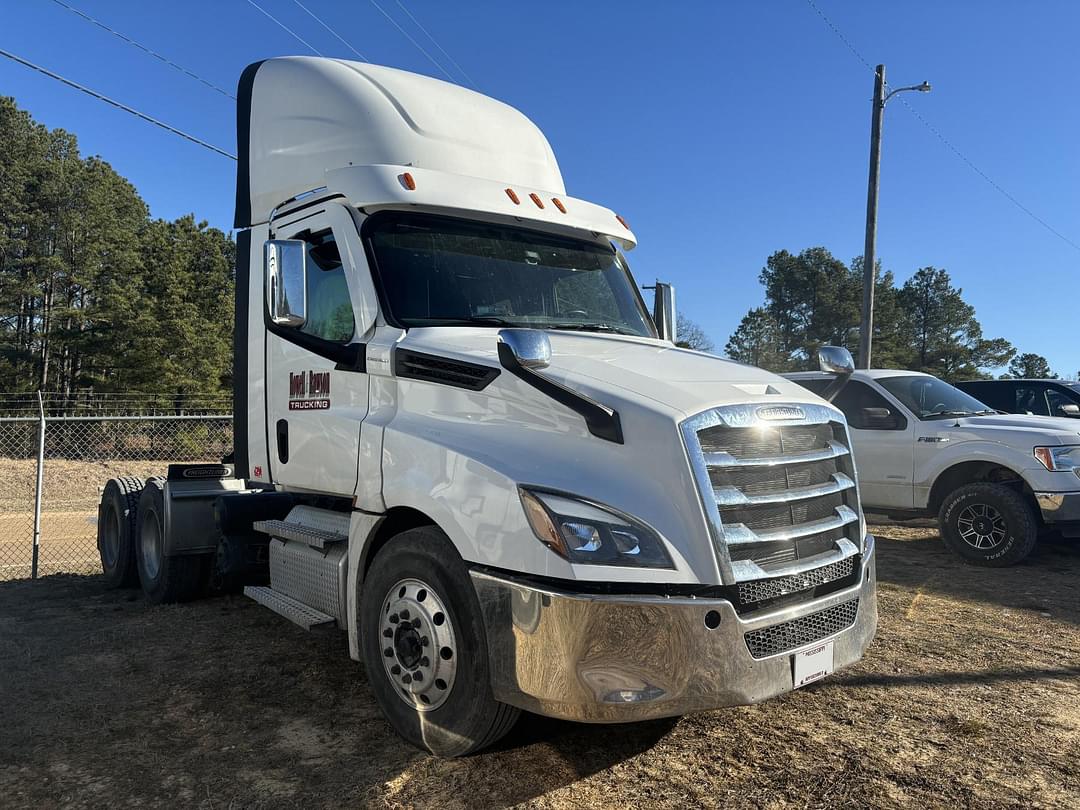 Image of Freightliner Cascadia Primary Image