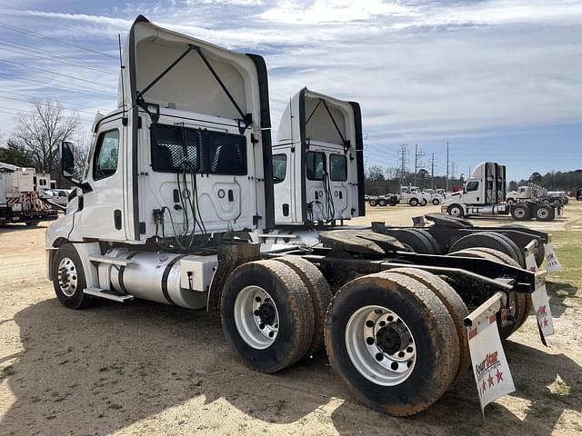 Image of Freightliner Cascadia equipment image 1