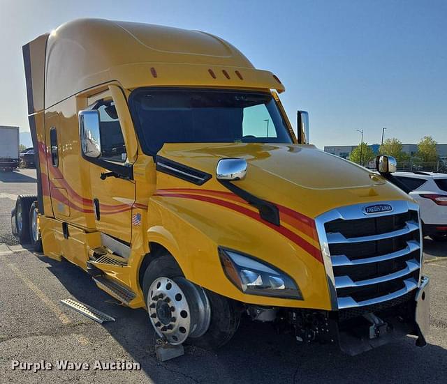 Image of Freightliner Cascadia equipment image 2
