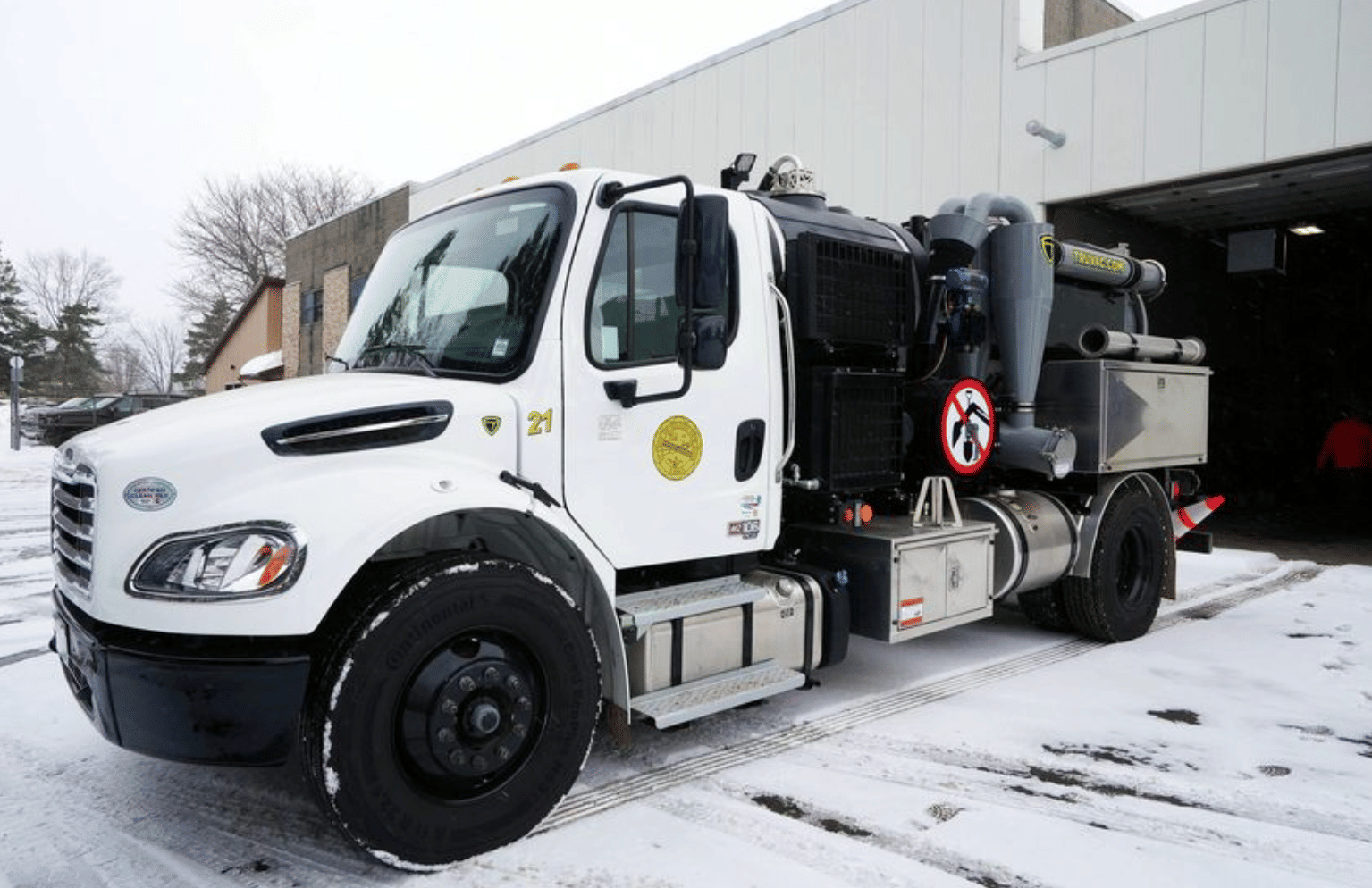 2024 Freightliner M2 106 Plus Equipment Image0