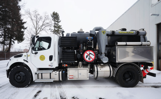 Image of Freightliner M2 106 Plus equipment image 1