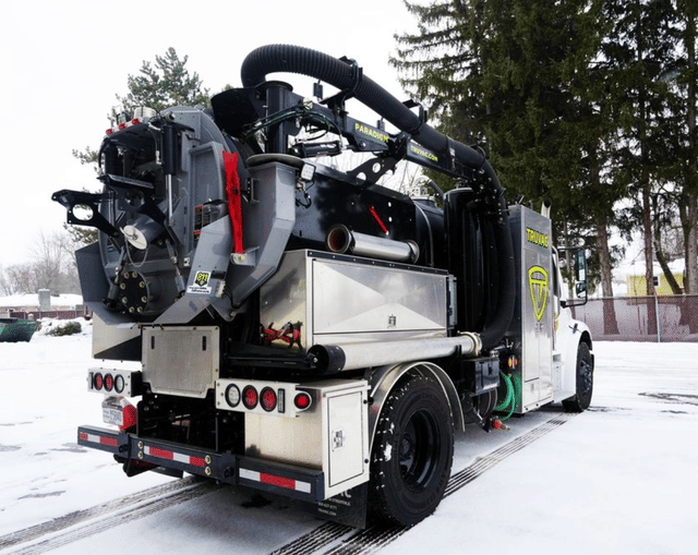 Image of Freightliner M2 106 Plus equipment image 4