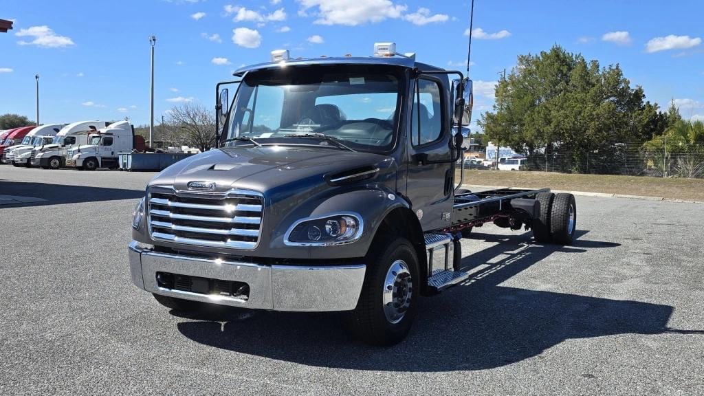 2024 Freightliner M2106 Equipment Image0