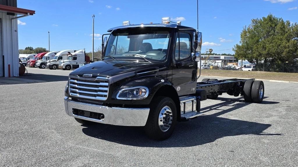 2024 Freightliner M2106 Equipment Image0