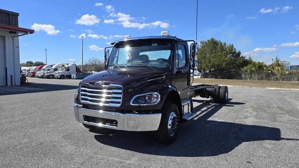 Image of Freightliner M2106 Primary image