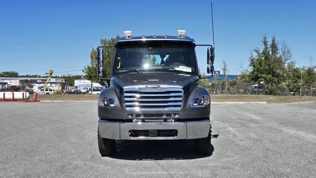Image of Freightliner M2106 equipment image 1