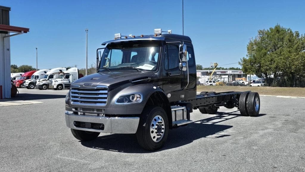 Image of Freightliner M2106 Primary image