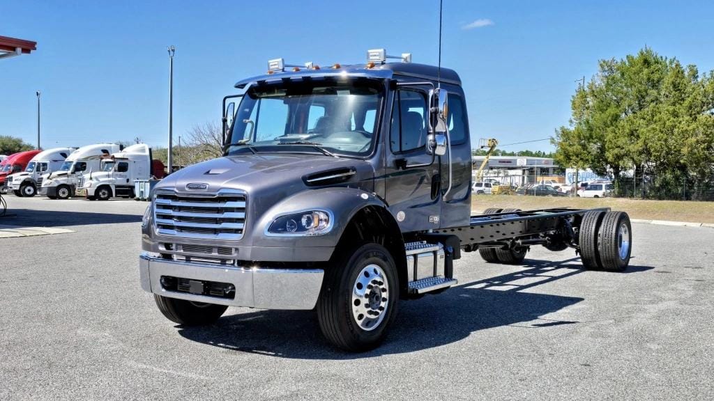 2024 Freightliner M2106 Equipment Image0