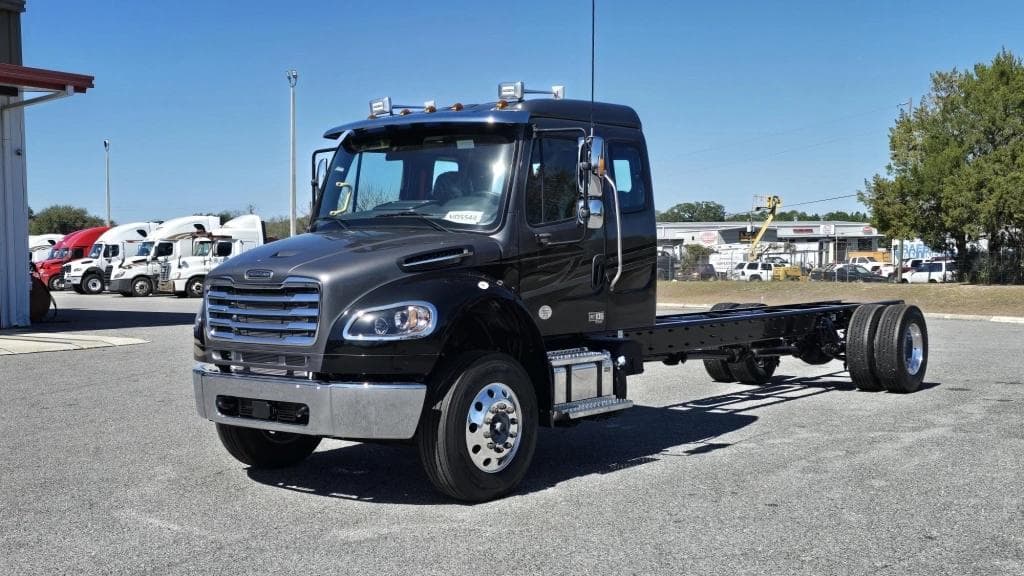 Image of Freightliner M2106 Primary image