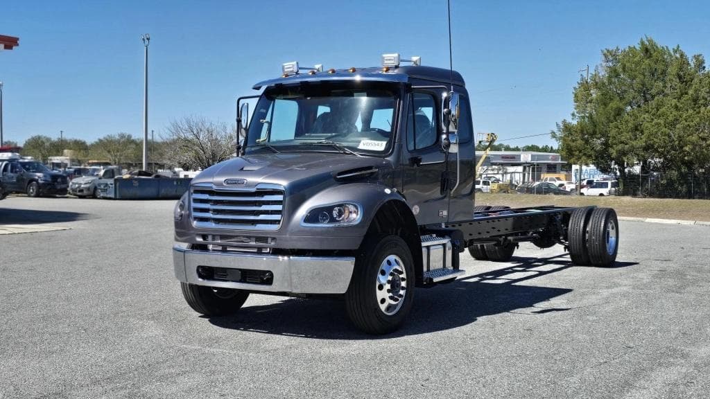 Image of Freightliner M2106 Primary image