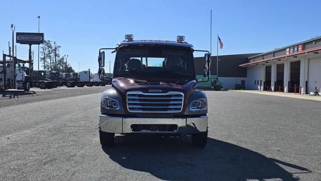 Image of Freightliner M2106 equipment image 1