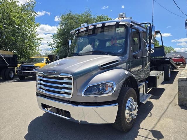 Image of Freightliner M2 106 equipment image 1