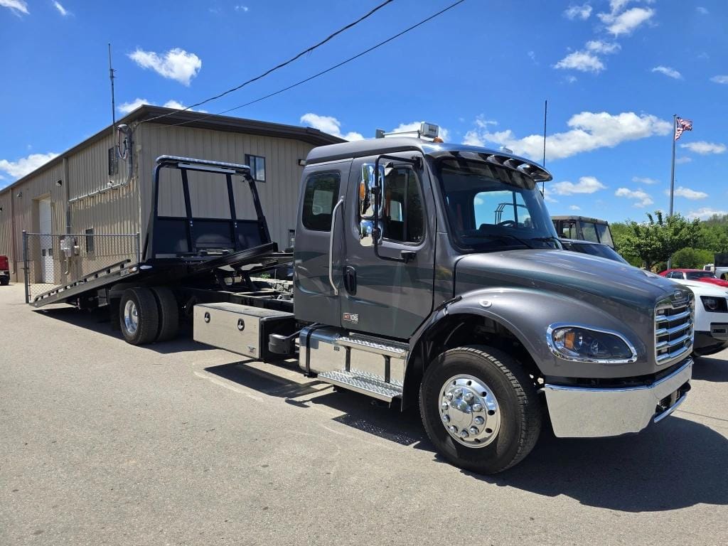 2024 Freightliner M2 106 Equipment Image0