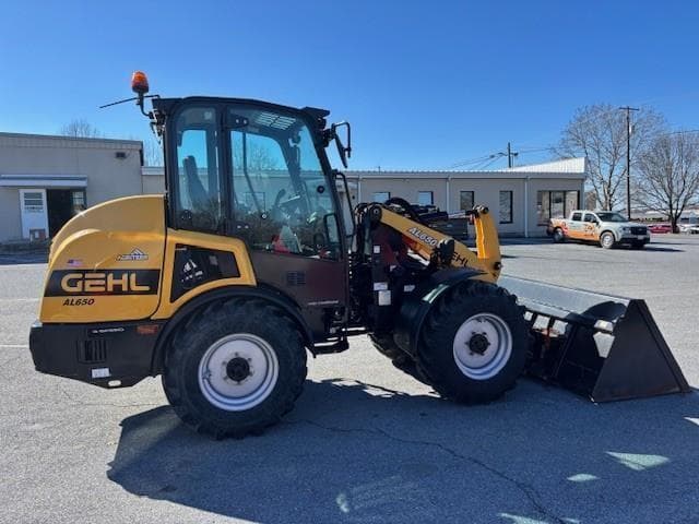 Image of Gehl AL650 equipment image 3