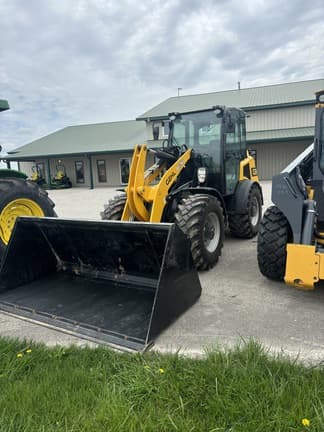 Image of Gehl AL750 equipment image 2