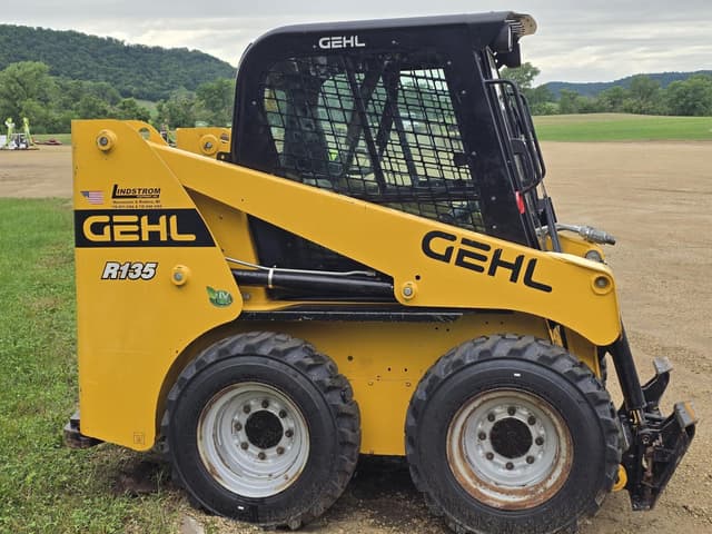 Image of Gehl R135 equipment image 2