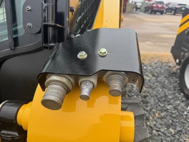 Image of Gehl R165 equipment image 4