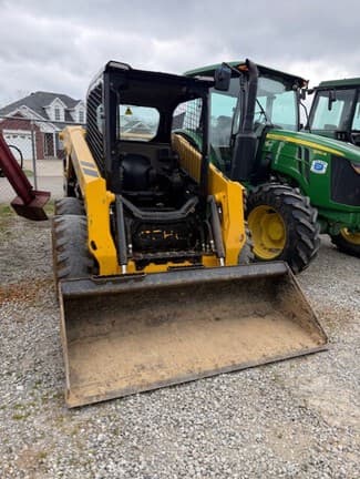 Image of Gehl V210 equipment image 1