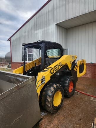 Image of Gehl V210 equipment image 2