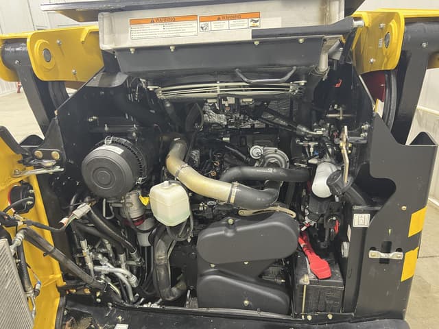 Image of Gehl V230 equipment image 3