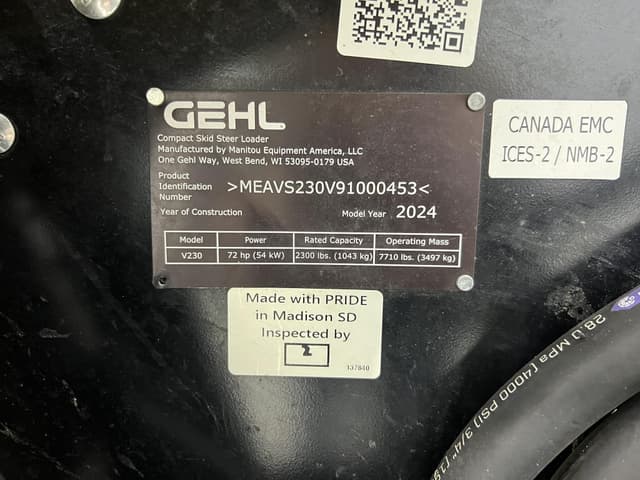 Image of Gehl V230 equipment image 1