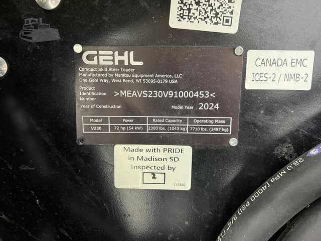 Image of Gehl V230 equipment image 1