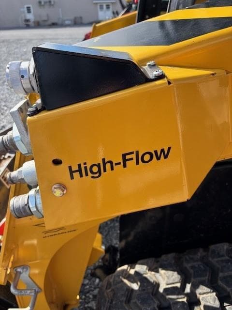 Image of Gehl VT210 equipment image 3