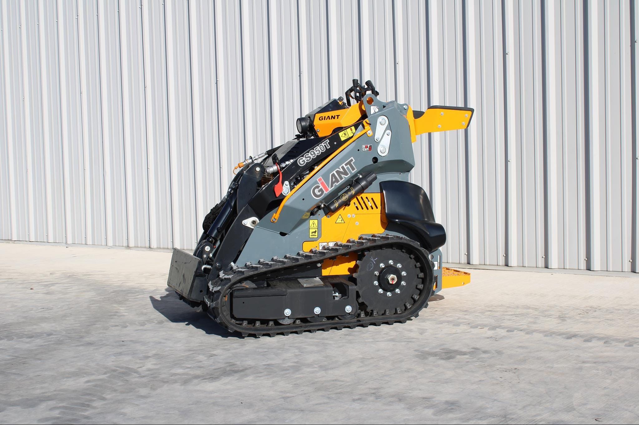 2024 Giant GS950T Equipment Image0